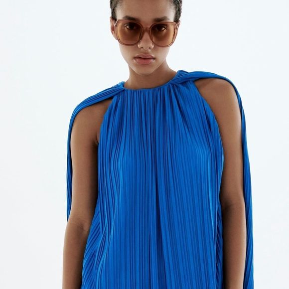 COPY - Pleated cape dress - Picture 2 of 11